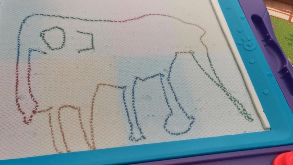 2歳11ヶ月の子供が描いた象の絵